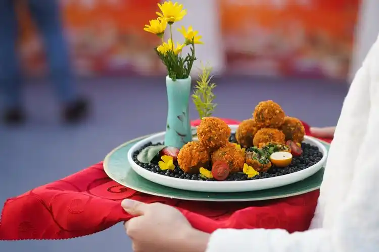 来自各项目的厨师参加比赛