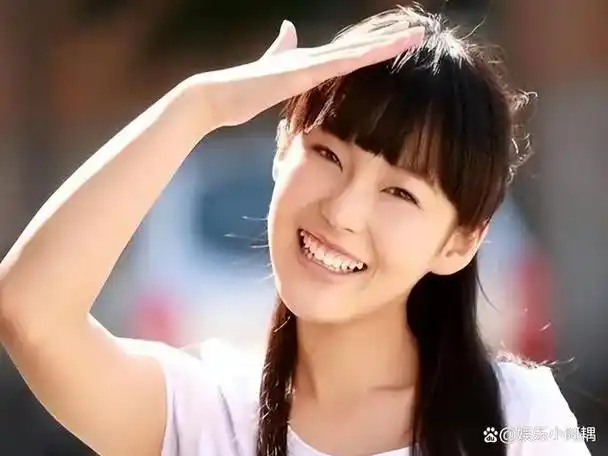 她帮继父求婚,却21年不认亲父,成名后给母亲买500万豪宅养老