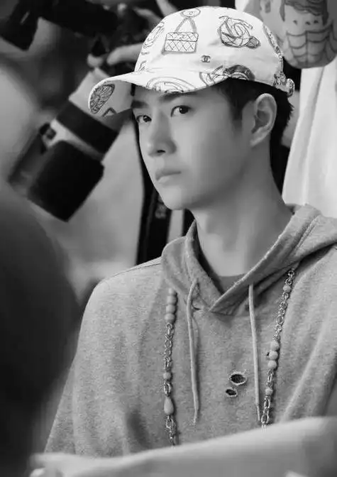 曝王一博膝盖旧伤复发