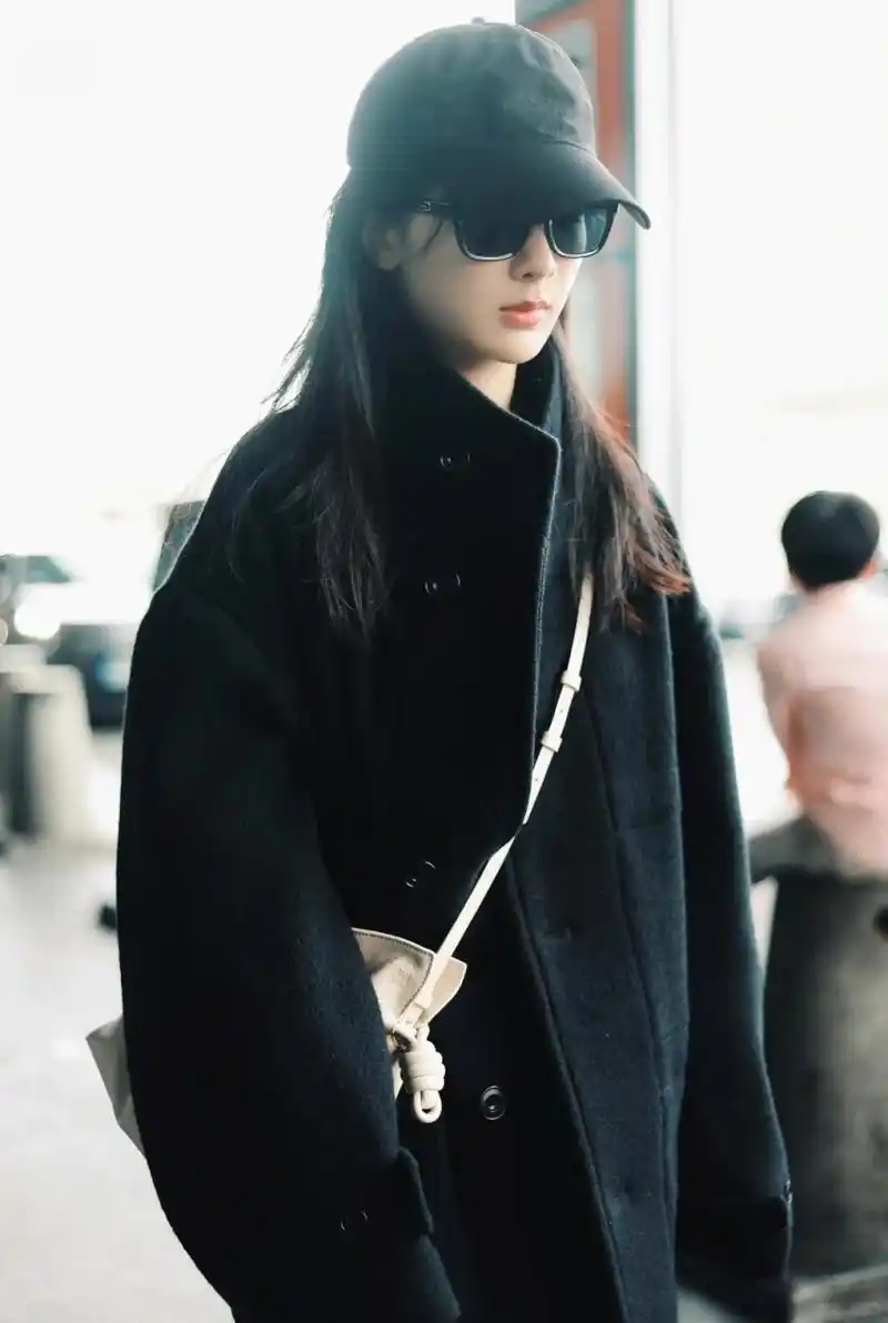 我一直很喜欢杨紫的穿搭,她总是能