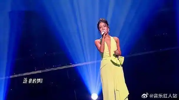 吉克隽逸演唱《四季予你》 全开麦演唱,唱功尽显!