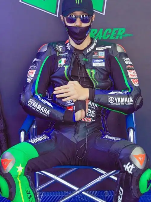 王一博高清壁纸赛车