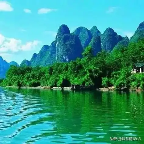 苍翠欲滴,秋月春风,袅袅泛崇光,网图侵删人间仙境,山清水秀,青山绿水