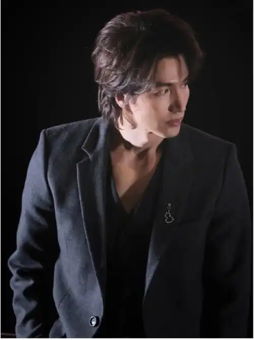 这几天三四十岁姐姐们的话题是言承旭的身材