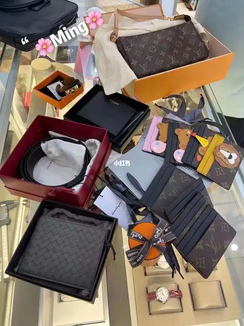 sold73客人打包一堆礼物97他说 放在办公室