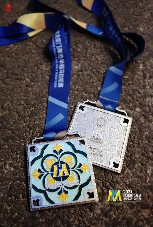 2021厦门海沧半程马拉松奖牌参赛服亮相明日10点报名