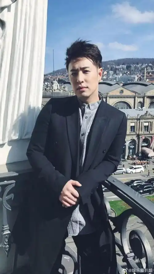 潘玮柏貌似减肥成功瘦了之前还是个肥仔来着