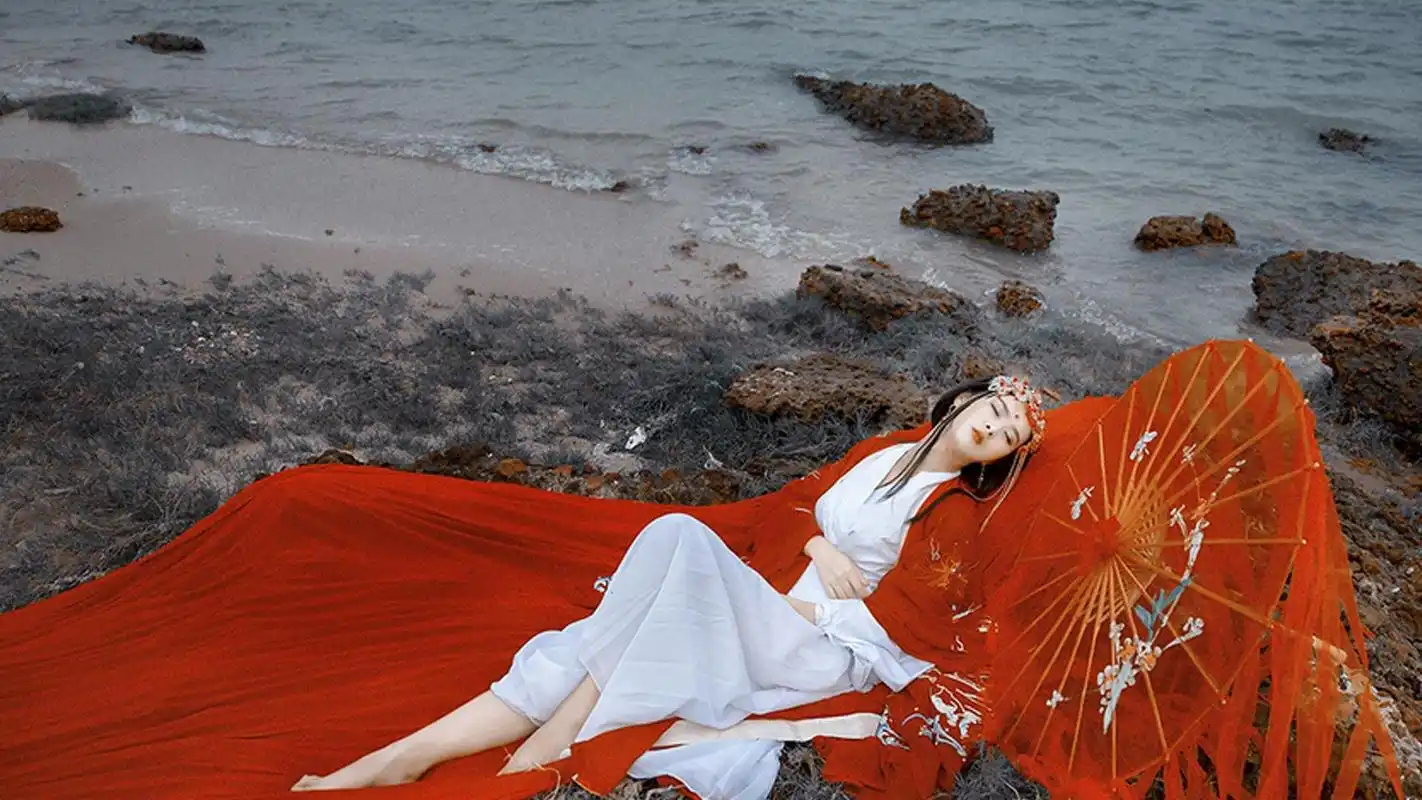 红衣古风美女高清桌面壁纸