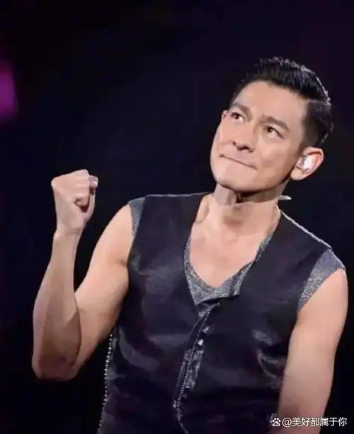 63岁刘德华老当益壮喜得二胎?用40字回应当爹传闻,信息量太大
