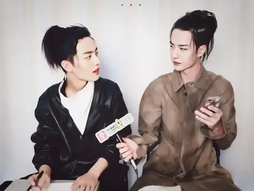 博君一肖肖战王一博时尚芭莎