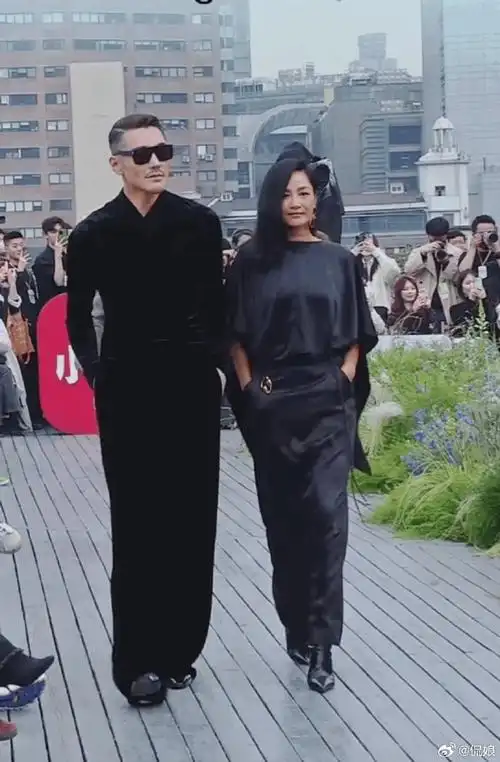 #胡兵黑客风走秀##胡兵瞿颖allblack合体走秀#