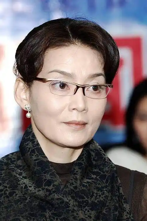 潘虹丈夫(潘虹老公现在和谁结婚啊了)