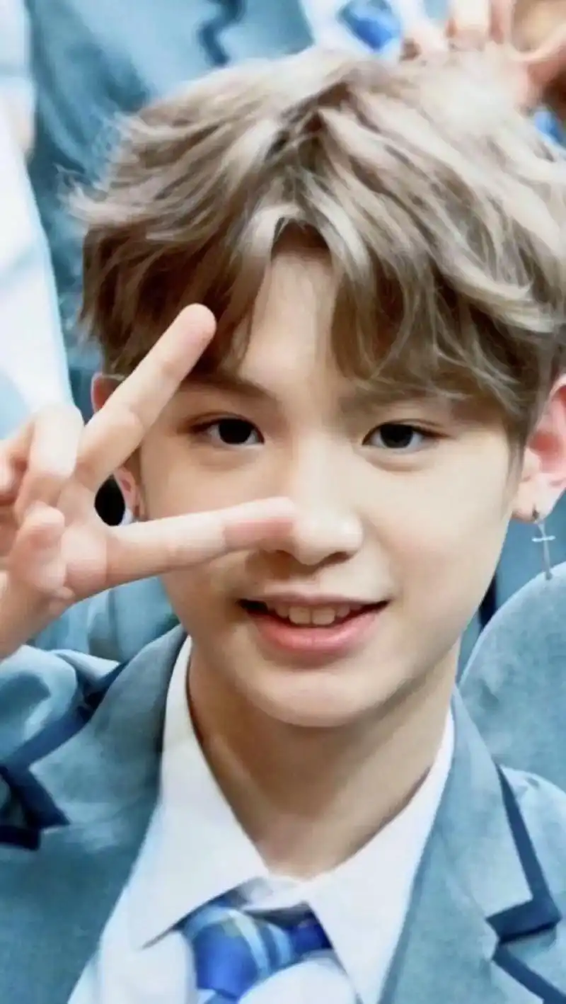 好爱9999#黄明昊 #黄明昊justin #可爱 #帅哥 - 抖音