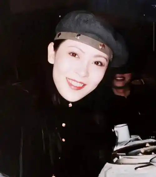 丁佩个人资料(向华强和丁佩:离婚42年,一个儿孙双全,一个皈依佛门)