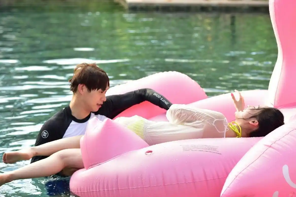 李沁和魏大勋什么时候在一起的?