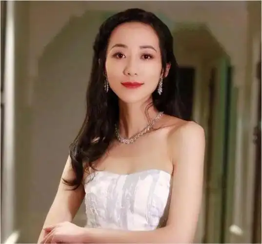 深扒之下终于知道韩雪的底气从何而来红军爷爷只是表象