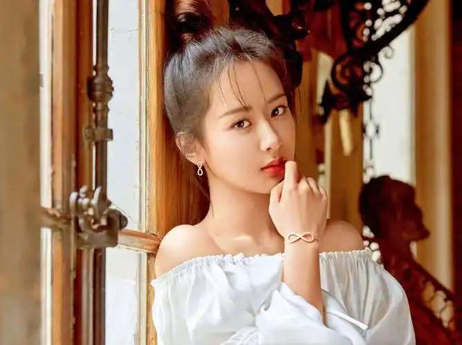 当今中国娱乐圈,颜值排名前三的女明星,你觉得都是谁?为什么?