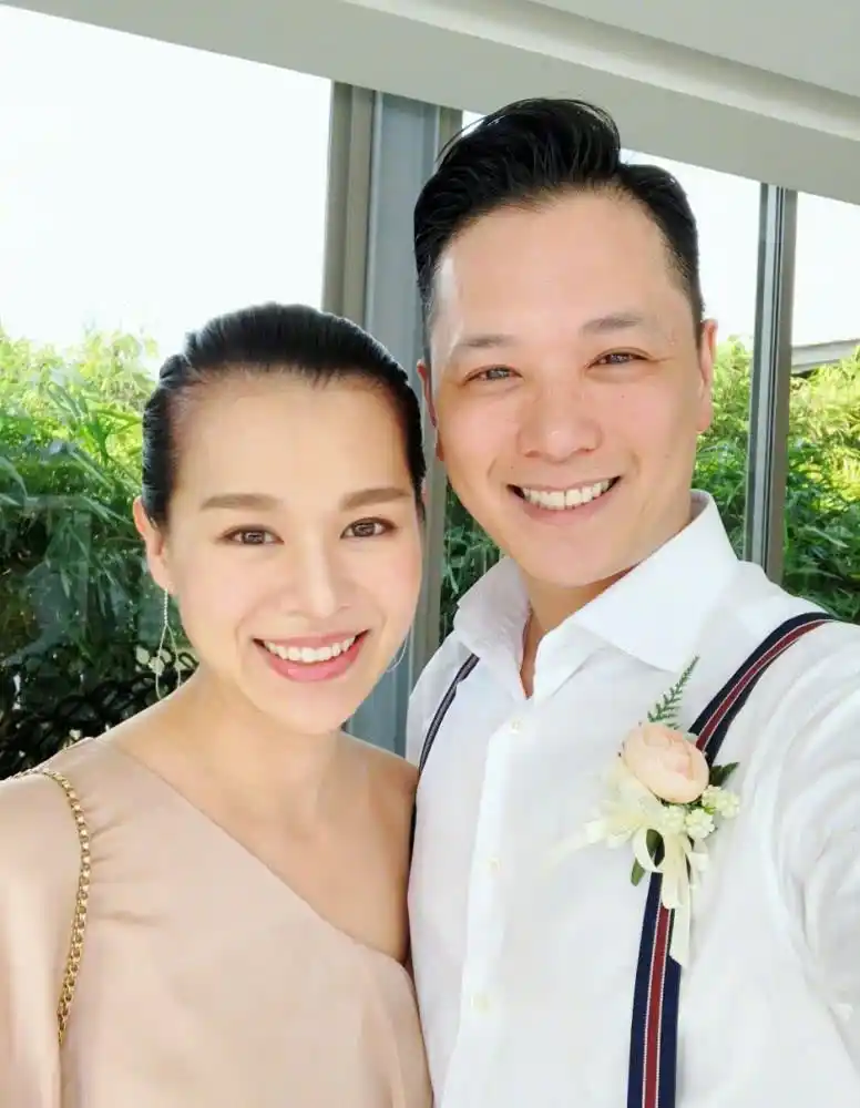 胡杏儿老公晒宝宝萌照,幽默的表示儿子瘦下来了,网友:真可爱!