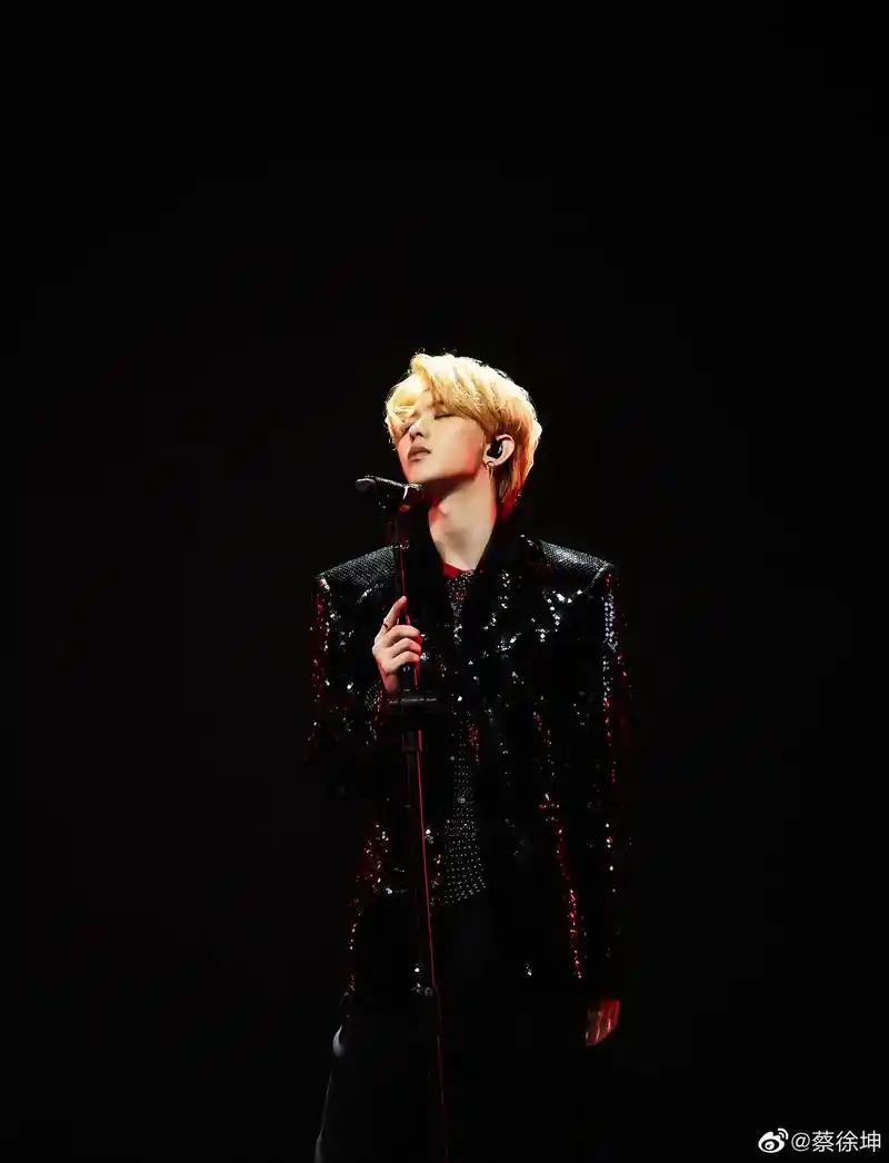 99#蔡徐坤  #舞台 #神级现场 #帅炸了 - 抖音