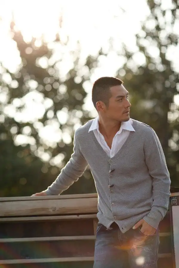 p>严宽(2014年正式改名 a>严屹宽 /a>),1979年1月24日出生于 a>上海