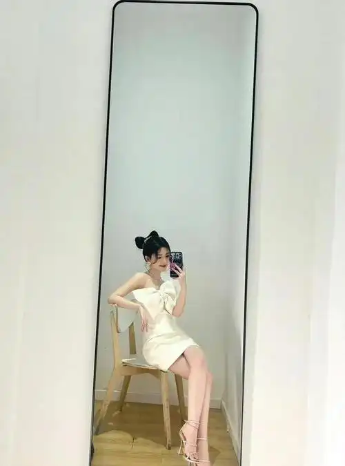 鞠婧祎一字带高跟