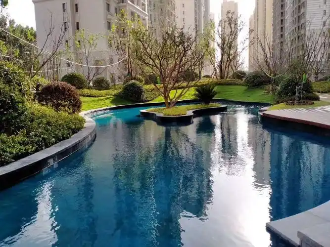 恢弘蜿蜒的景观水系及园林