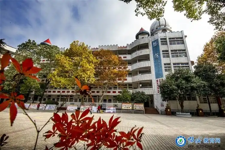 ")水小学,镶嵌在风景秀丽的舞水河畔,山城 a href="#" data-lemmdid