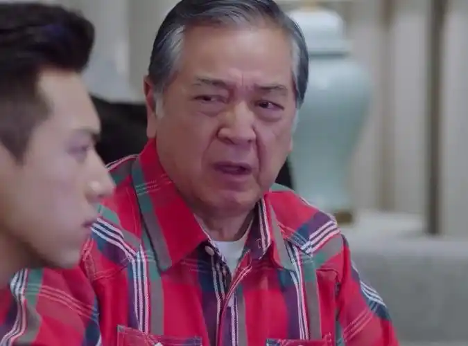 亲爱的热爱的:佟年去韩家做客,爷爷开心了:去楼上多待会别下来