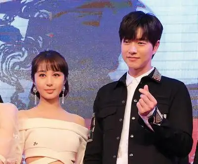 朴海镇远爱强吻李菲儿遭朱时茂批耍大牌