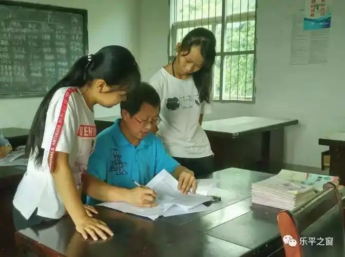 许桂龙时刻关注每一位学生的成绩变化学生徐晓晓