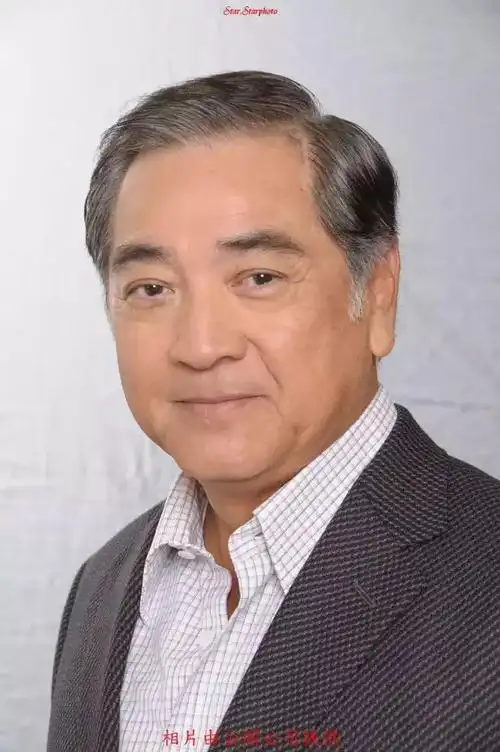 香港七八十年代活跃银幕的40后男明星,动作巨星李小龙,洪金宝闻名遐迩