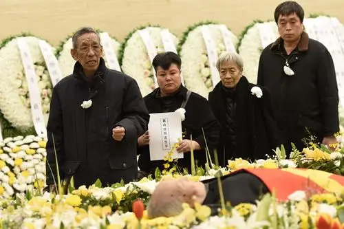 葛存壮的遗体告别仪式于3月8日上午9点钟在八宝山大礼堂举行.