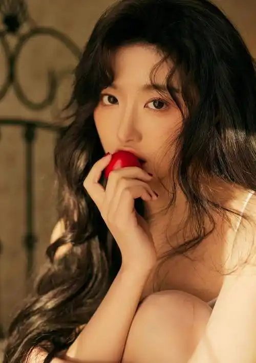 各路明星齐晒美照迎圣诞 宋妍霏性感 孔雪儿又纯又欲 还有乔欣郑乃馨