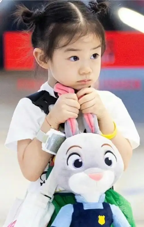 lucky八岁了好漂亮#哇李承铉带着lucky去看戚薇的演唱会了啊啊啊!