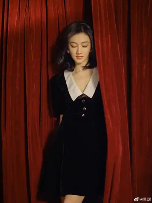 景甜黑色纱裙,景甜黑色裙子参加活动,景甜黑色亮片裙,景甜穿黑色斜颈