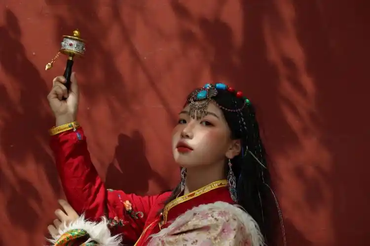 塔尔寺藏服拍照