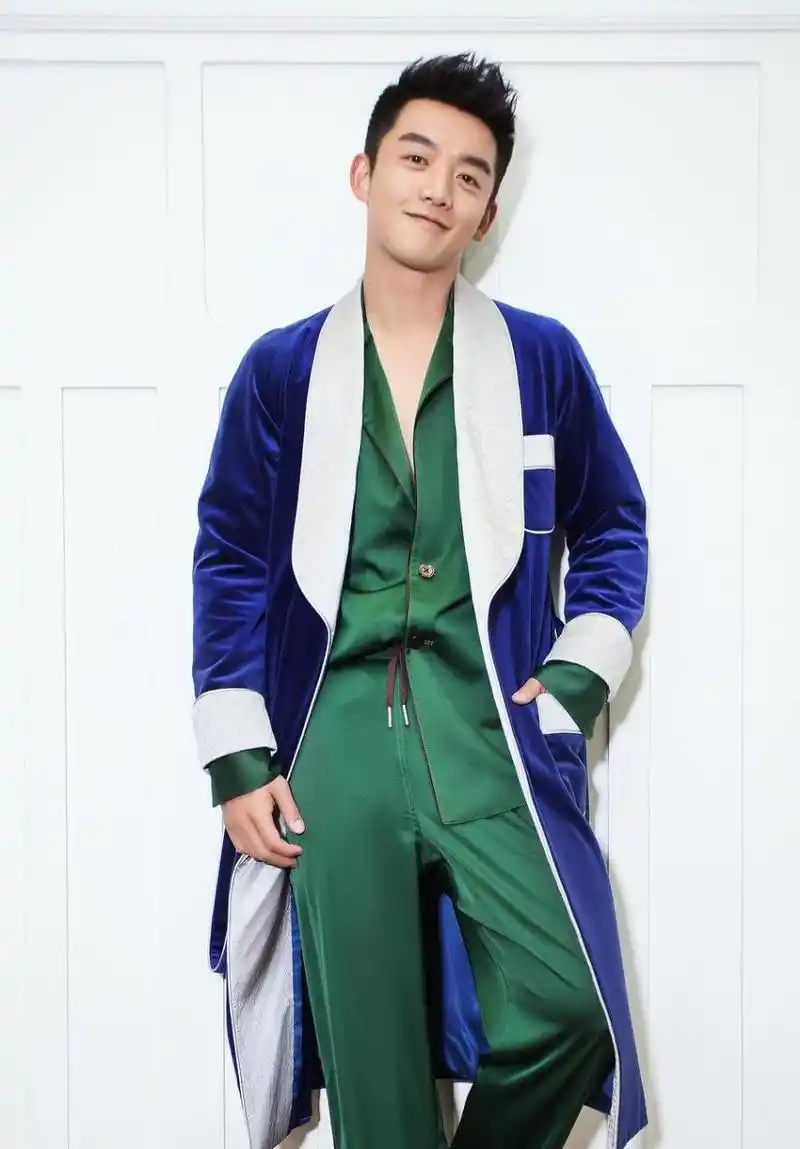 而跑男团郑恺和黄旭犀更是演唱了《可是我爱你》,他们精彩的演出,让