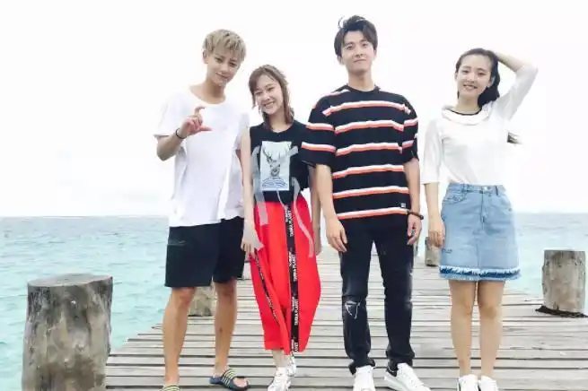 曹曦月谈黄子韬瞬间化身小迷妹上厕所洗澡都在放他的歌