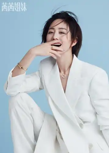 张钧甯封面大片曝光,刚柔并济,治愈满分