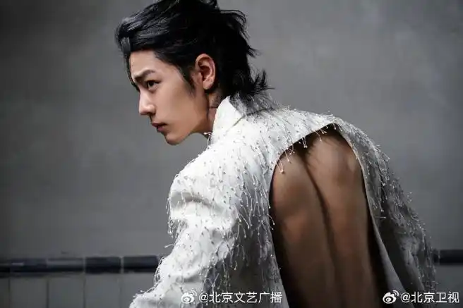 肖战写真好有型##年年有娱