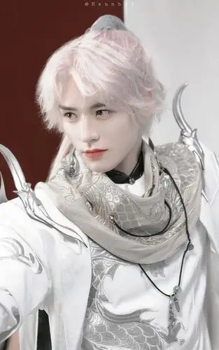 龚俊手游白发造型,对比《山河令》温客行白发造型,你更喜欢哪个?