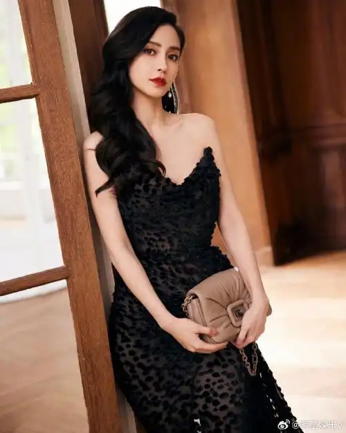 angelababy#一袭黑色礼服,优雅妩媚!