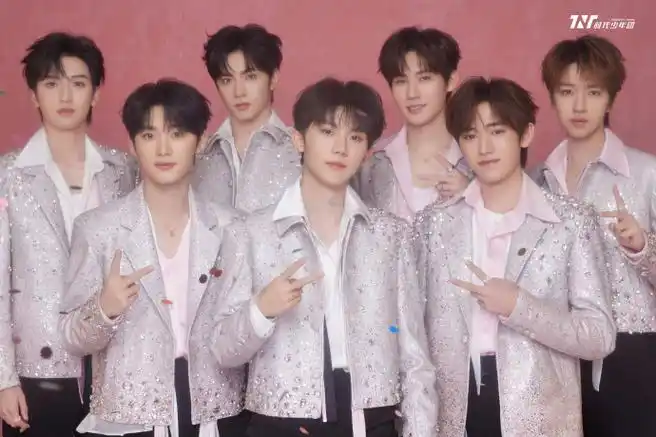 时代少年团湖南春晚糖果画报