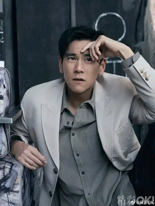 ok!封面##彭于晏精彩ok开年封面##彭于晏画室一隅封面大片