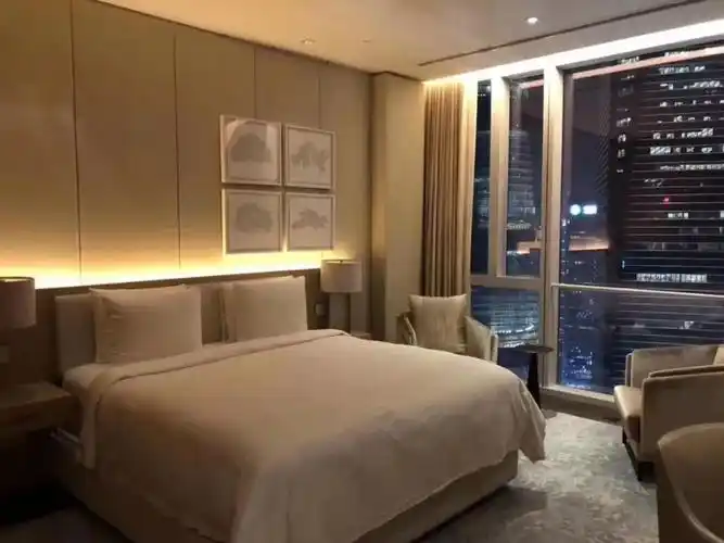 ab曾在自己的微博晒过一张小猫咪图,图中的景象正是在四季汇