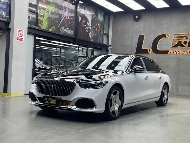 奔驰迈巴赫s40078黑白双拼
