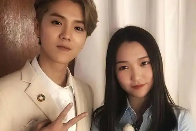 恋爱了王源被曝翘课陪女友过感恩节女方家境优越还上过跑男