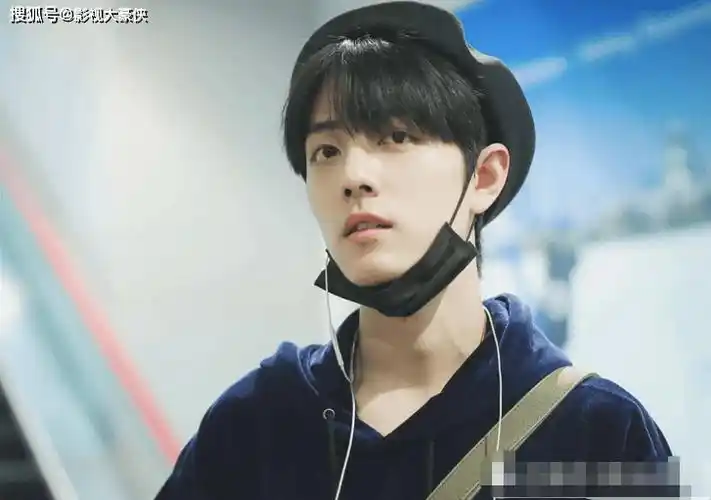 肖战童年旧照流出,高个子从小c位出道,网友:难怪现在这么帅_照片_偶像