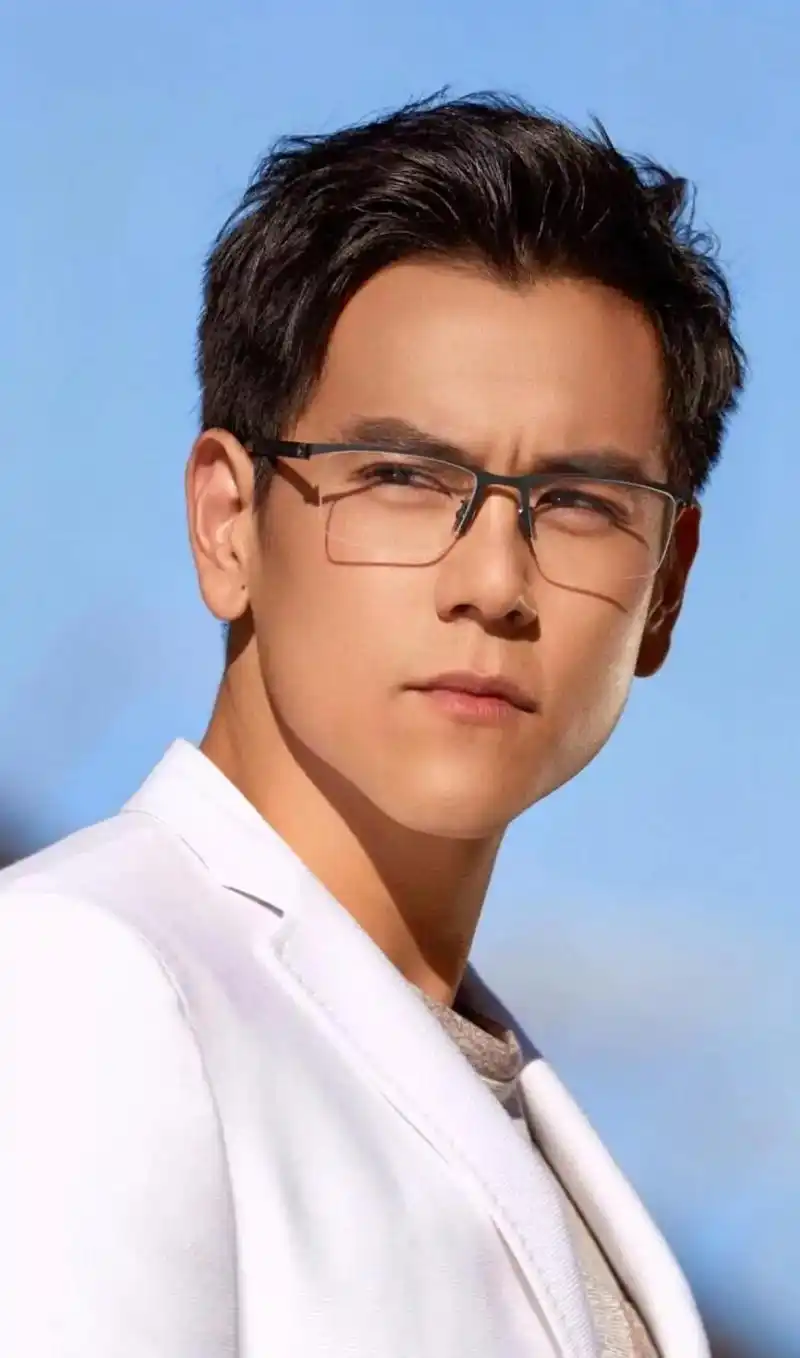 彭于晏高清壁纸头像.#创作灵感 #彭于晏 #西装杀 #男人变 - 抖音