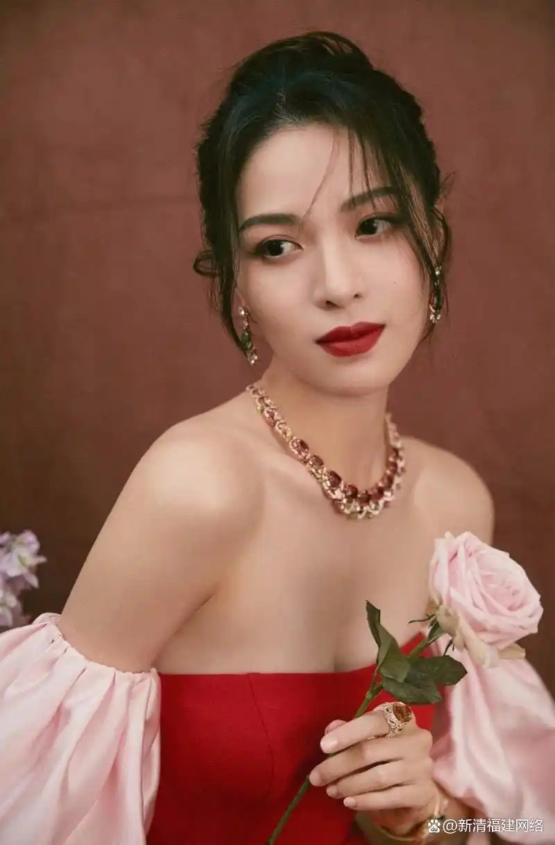 明星专题丨中国内地女演员 钟楚曦